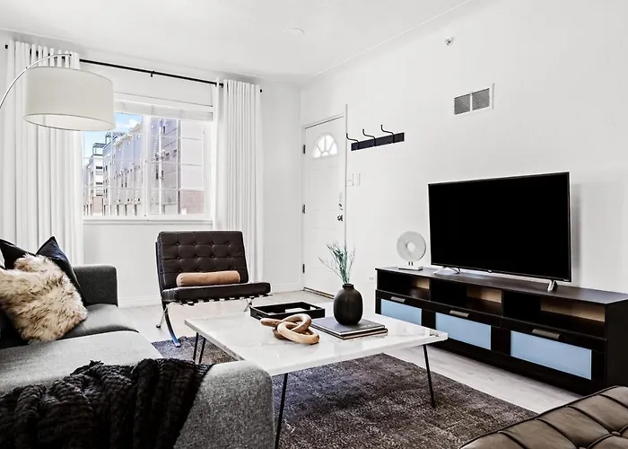 New Stylish Sanctuary - King Beds - Sloans Lake