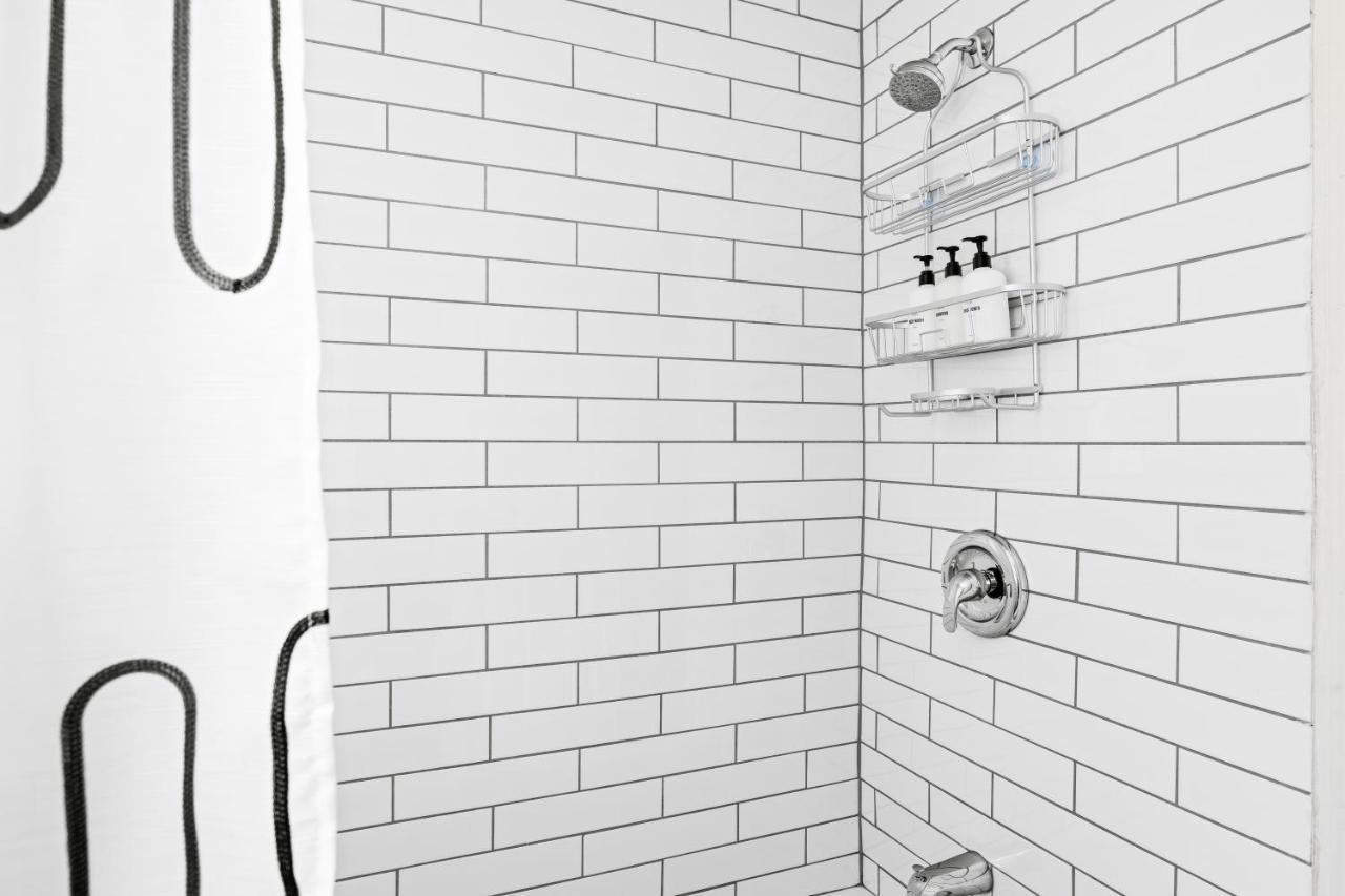 New Stylish Sanctuary - King Beds - Sloans Apartment Denver